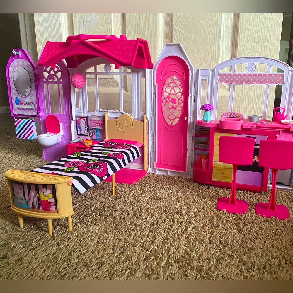 Barbie Pink Foldable Doll House Glam Getaway (Including 16 Extra Accesories)